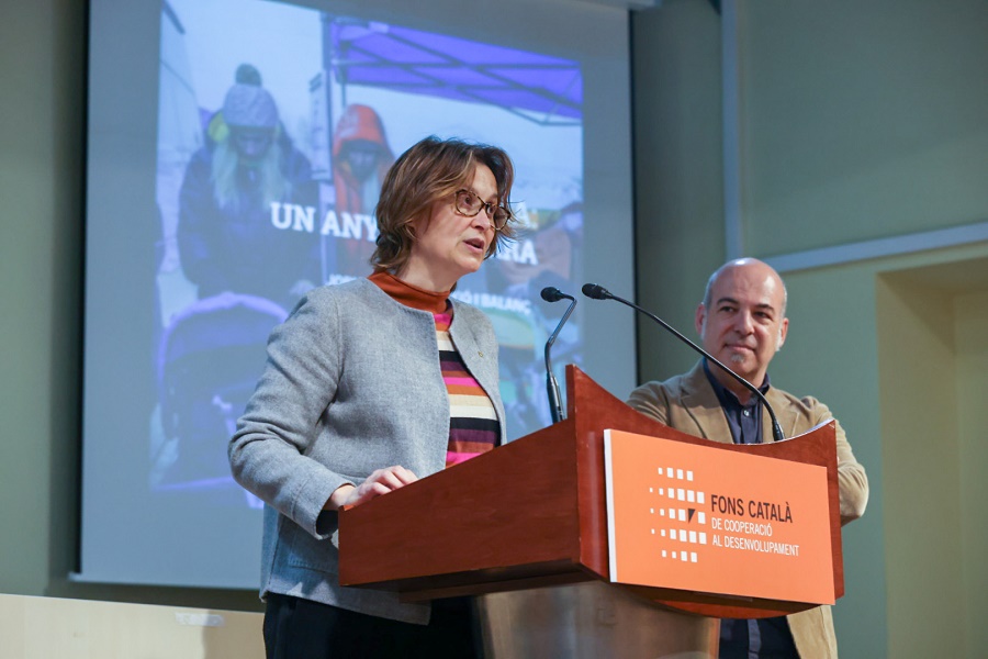 La consellera Meritxell Serret, al costat del director del Fons Català de Cooperació al Desenvolupament, David Minoves, durant el seu discurs de cloenda. Foto: Raquel Pérez / Departament d'Acció Exterior i UE La consellera Meritxell Serret, al costat del director del Fons Català de Cooperació al Desenvolupament, David Minoves, durant el seu discurs de cloenda. Foto: Raquel Pérez / Departament d'Acció Exterior i UE