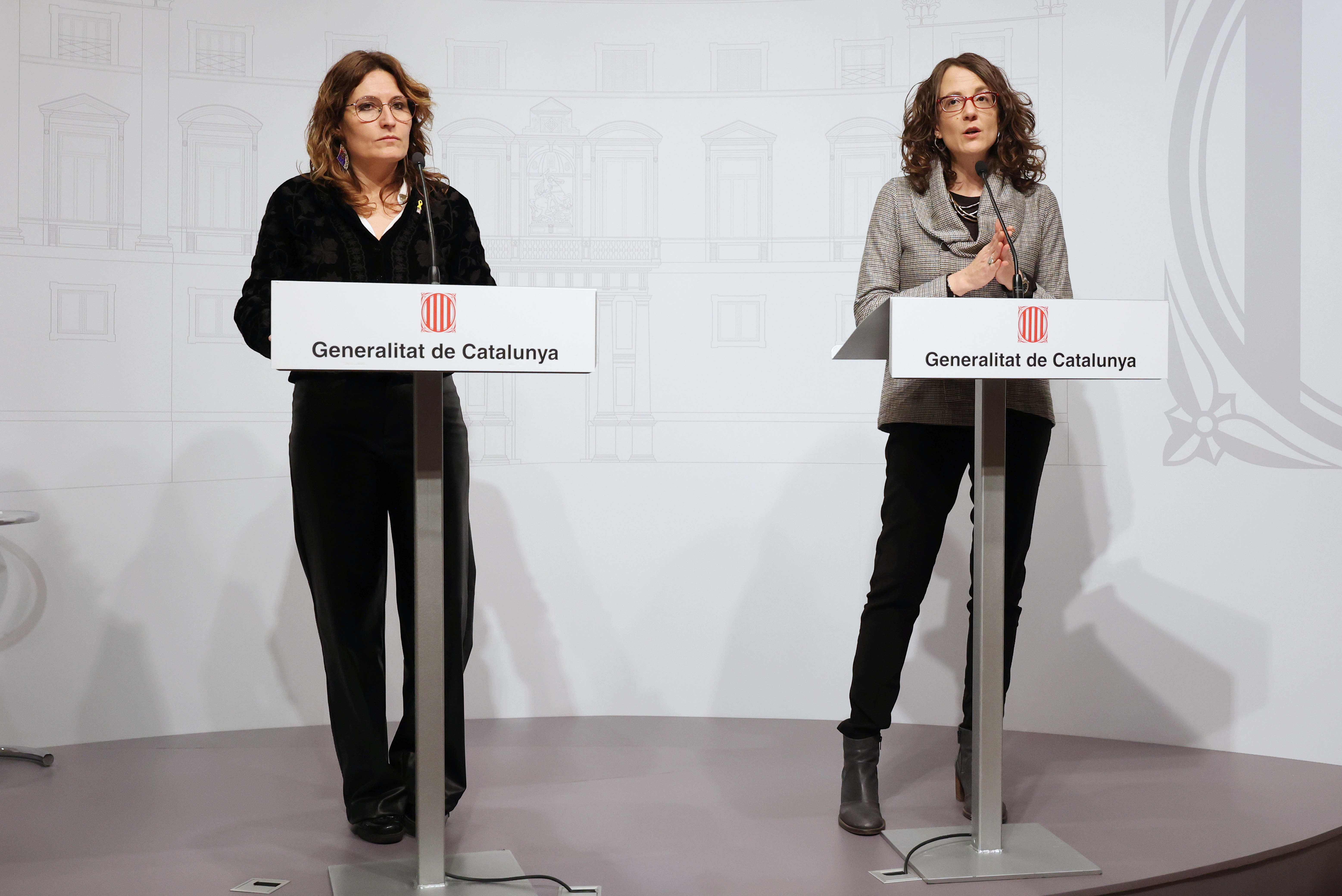 Les conselleres Vilagrà i Verge, en roda de premsa, anunciant les mesures acordades. Les conselleres Vilagrà i Verge, en roda de premsa, anunciant les mesures acordades.