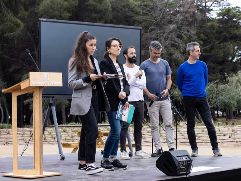 Aida Flix i Marta Pachon i els components del grup Xiula en la inauguració de la Barnahus. Aida Flix i Marta Pachon i els components del grup Xiula en la inauguració de la Barnahus.