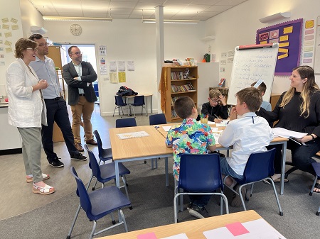 La consellera Serret ha visitat l'Escola Catalana de Londres La consellera Serret ha visitat l'Escola Catalana de Londres