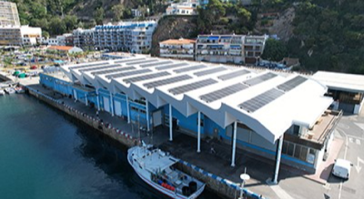 Nova coberta amb 200 plaques solars. Nova coberta amb 200 plaques solars.