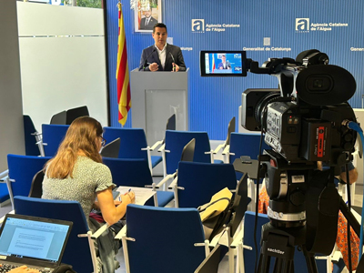 El director de l'ACA, Samuel Reyes, explicant la situació de la sequera. El director de l'ACA, Samuel Reyes, explicant la situació de la sequera.