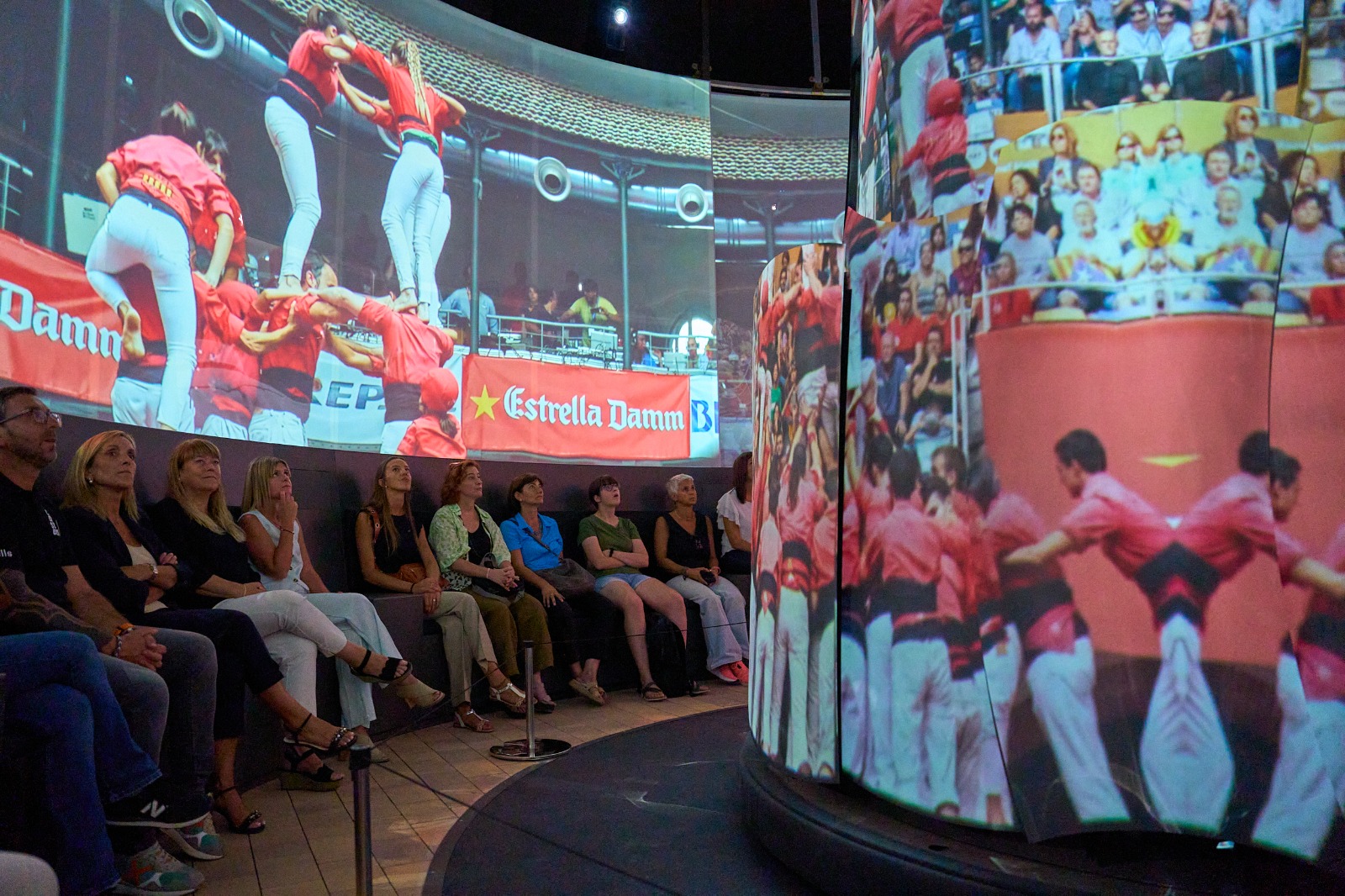 La consellera Garriga participa en la presentació de Món Casteller La consellera Garriga participa en la presentació de Món Casteller