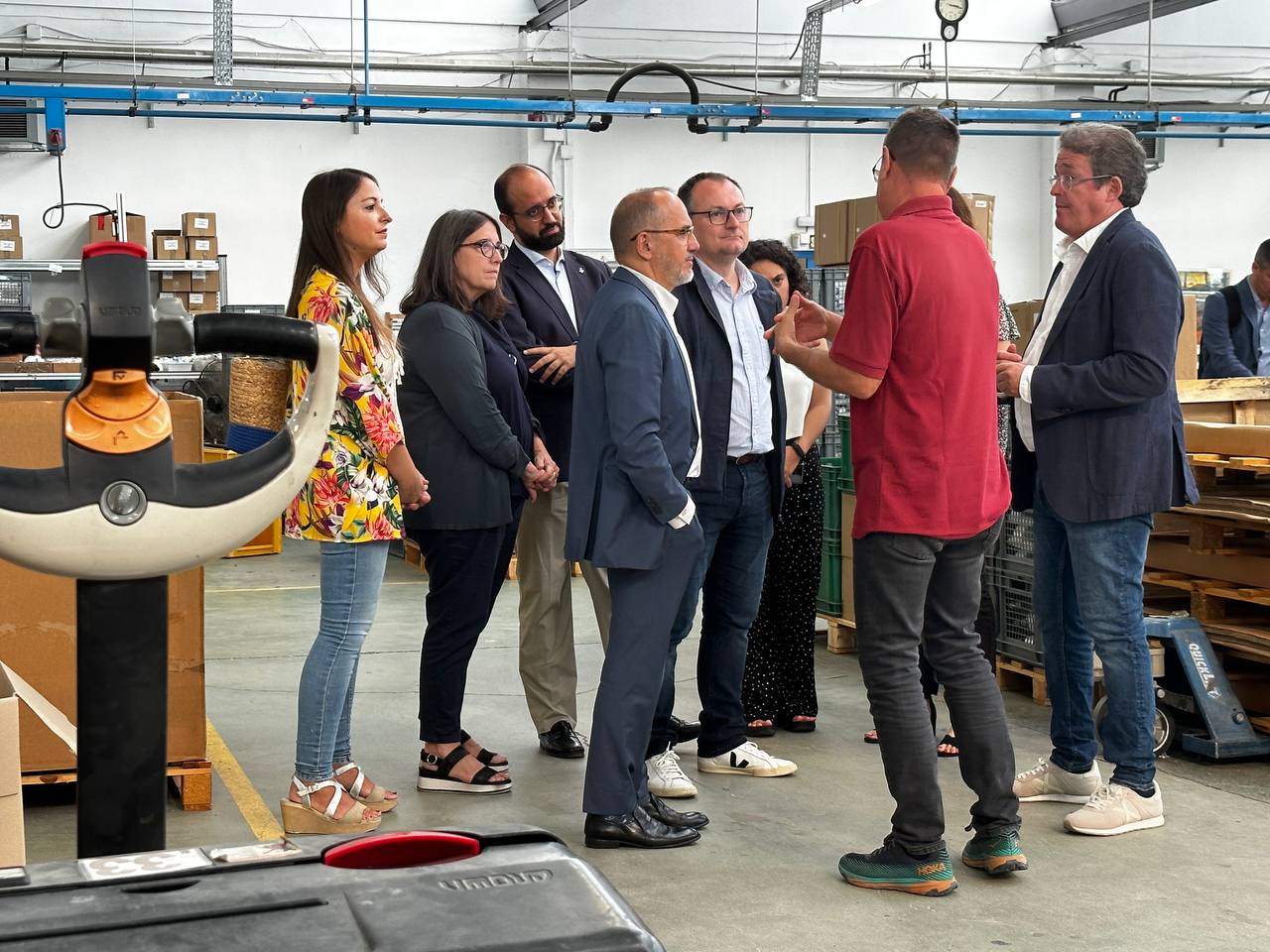 El conseller Carles Campuzano durant la visita a Tegar. El conseller Carles Campuzano durant la visita a Tegar.