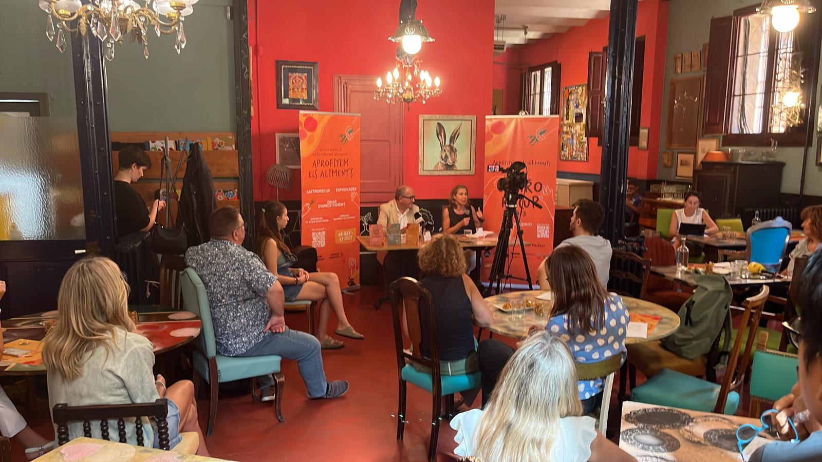 Presentació de la campanya "Aprofitem els aliments" al restaurant Semproniana. Presentació de la campanya "Aprofitem els aliments" al restaurant Semproniana.