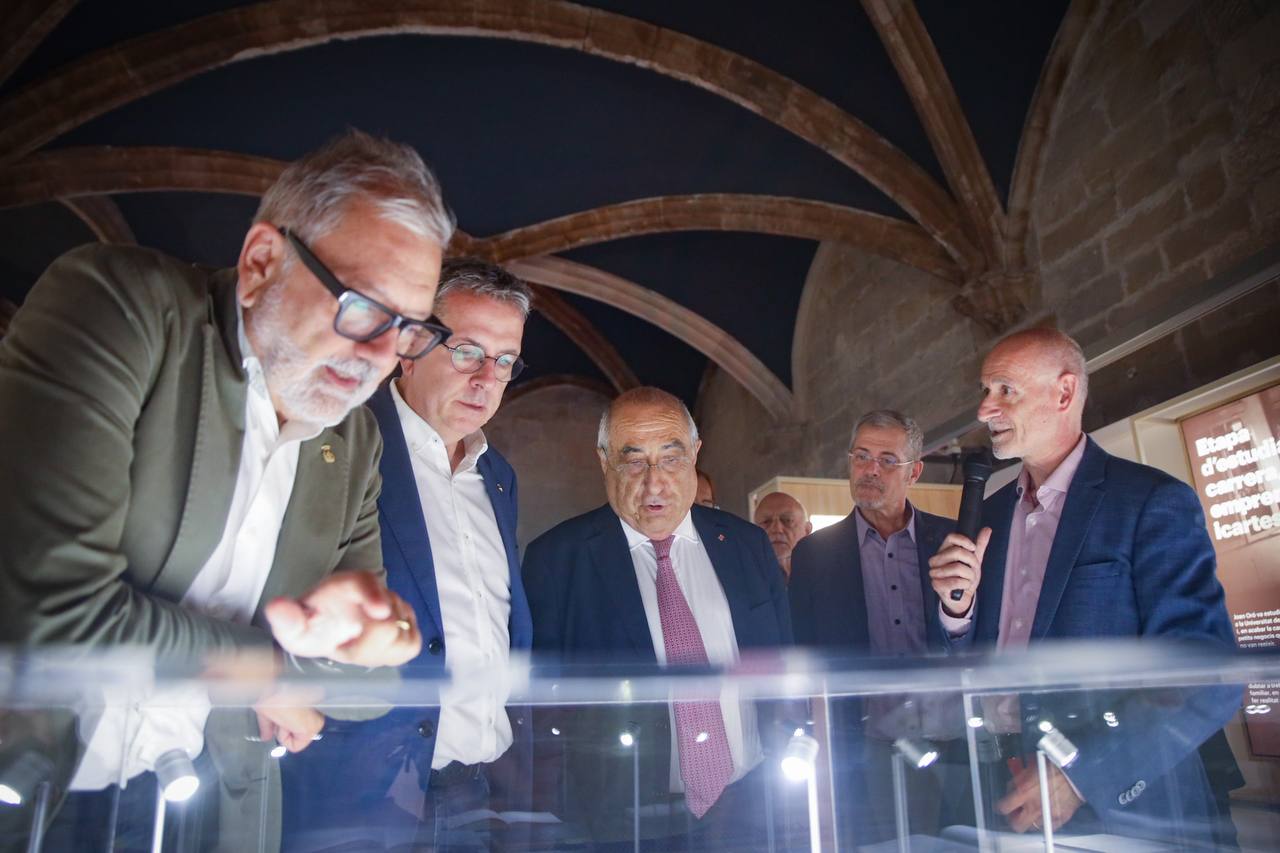 El conseller Nadal participa en la inauguració d’una exposició sobre Joan Oró en l’any del centenari del seu naixement. El conseller Nadal participa en la inauguració d’una exposició sobre Joan Oró en l’any del centenari del seu naixement.