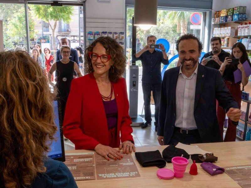 La consellera Verge en una farmàcia La consellera Verge en una farmàcia