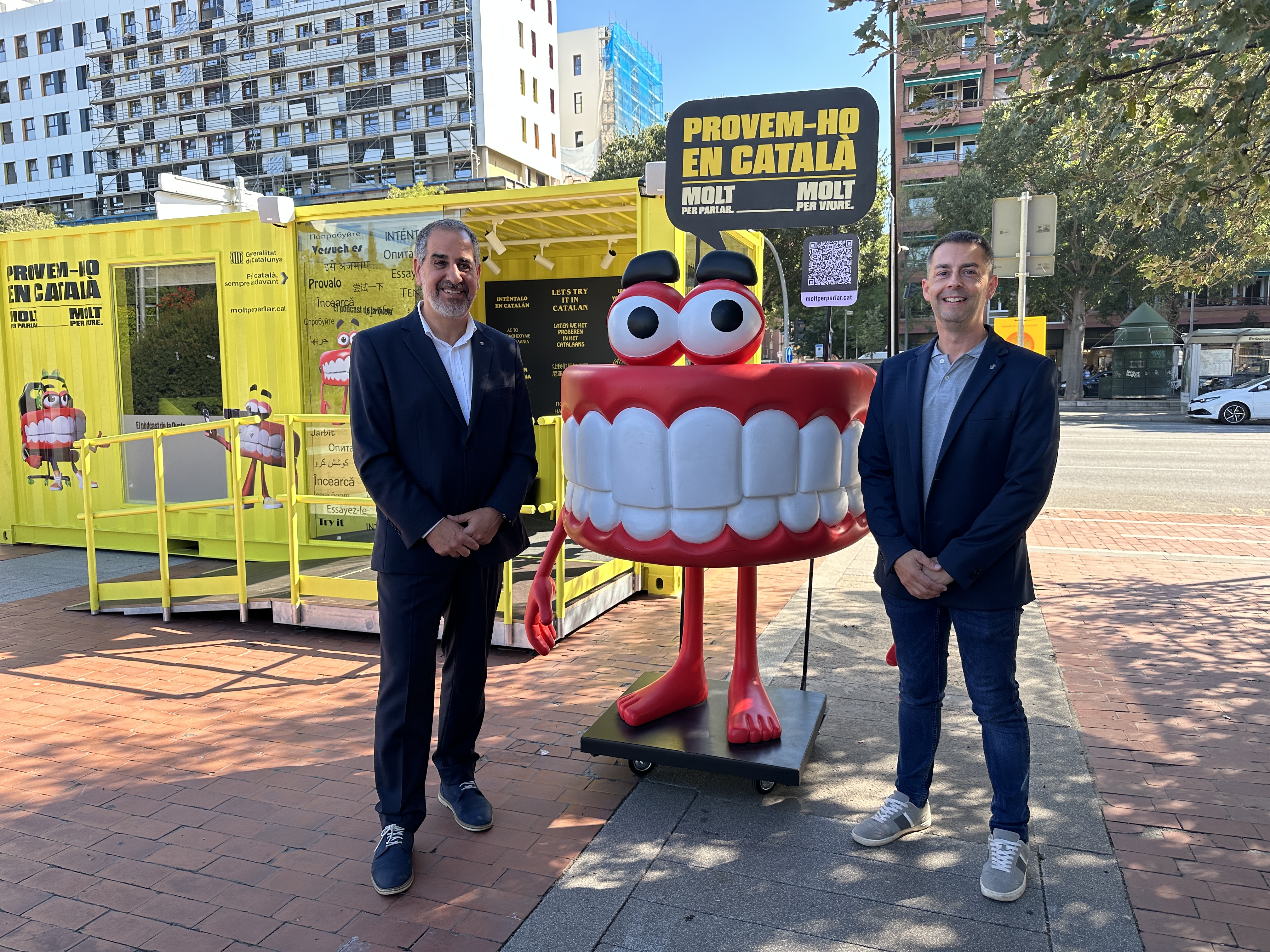 El delegat de la Generalitat a Barcelona, Joan Borràs, i el regidor de Cultura de l'Ajuntament de Sabadell, Carles de la Rosa, en la inauguració de la cabina de la Queta a Sabadell El delegat de la Generalitat a Barcelona, Joan Borràs, i el regidor de Cultura de l'Ajuntament de Sabadell, Carles de la Rosa, en la inauguració de la cabina de la Queta a Sabadell