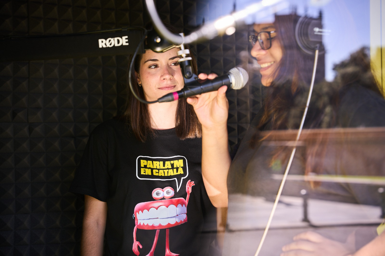 Interior de la cabina del pòdcast de la Queta. Interior de la cabina del pòdcast de la Queta.