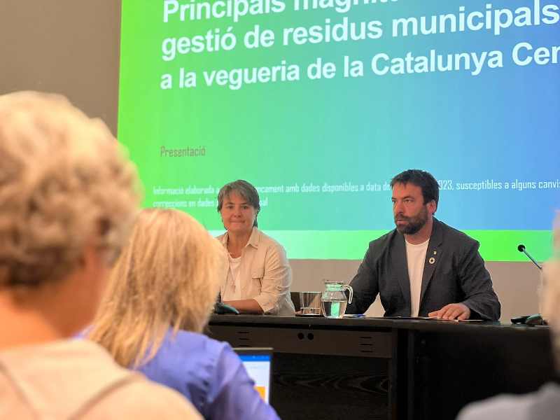 La delegada del Govern de la Generalitat a la Catalunya Central, Montse Barniol Carcasona, durant la presentació, amb el director de l'ARC, Isaac Peraire i Soler. La delegada del Govern de la Generalitat a la Catalunya Central, Montse Barniol Carcasona, durant la presentació, amb el director de l'ARC, Isaac Peraire i Soler.
