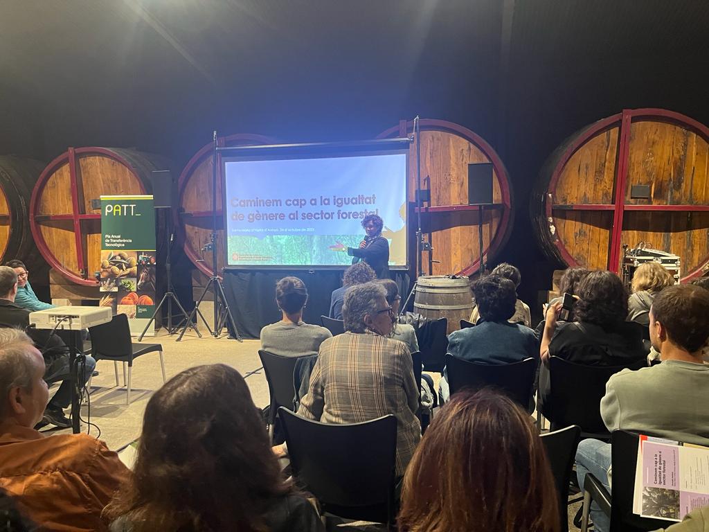 Moment de la presentació de la jornada amb la directora general d'Ecosistemes Forestals, Anna Sanitjas i Olea Moment de la presentació de la jornada amb la directora general d'Ecosistemes Forestals, Anna Sanitjas i Olea