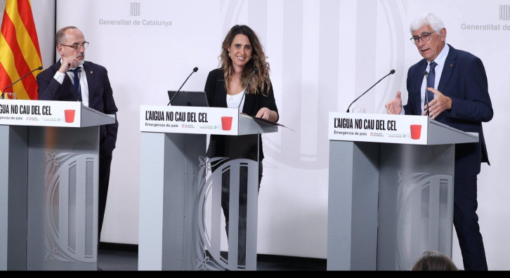 El conseller Campuzano, la portaveu Plaja i el conseller Balcells, durant la roda de premsa posterior a la reunió del Govern. El conseller Campuzano, la portaveu Plaja i el conseller Balcells, durant la roda de premsa posterior a la reunió del Govern.