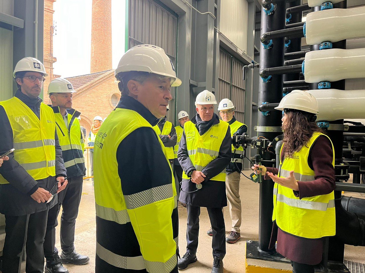 El conseller Mascort durant la visita a l'ETAP Besòs El conseller Mascort durant la visita a l'ETAP Besòs