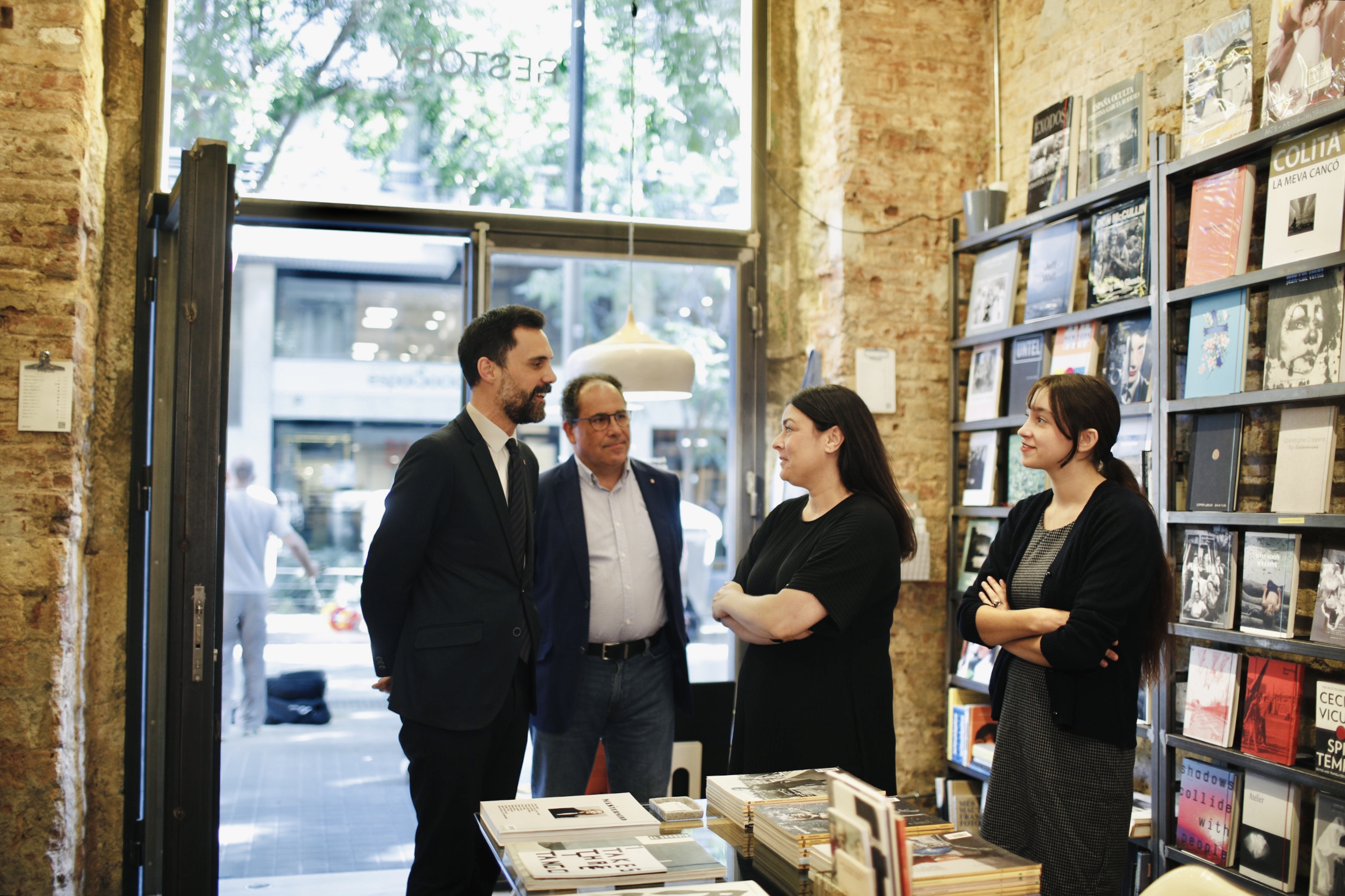 El conseller Roger Torrent durant la presentació de la convocatòria 'TU+1' al setembre a la llibreria Restory de Barcelona.