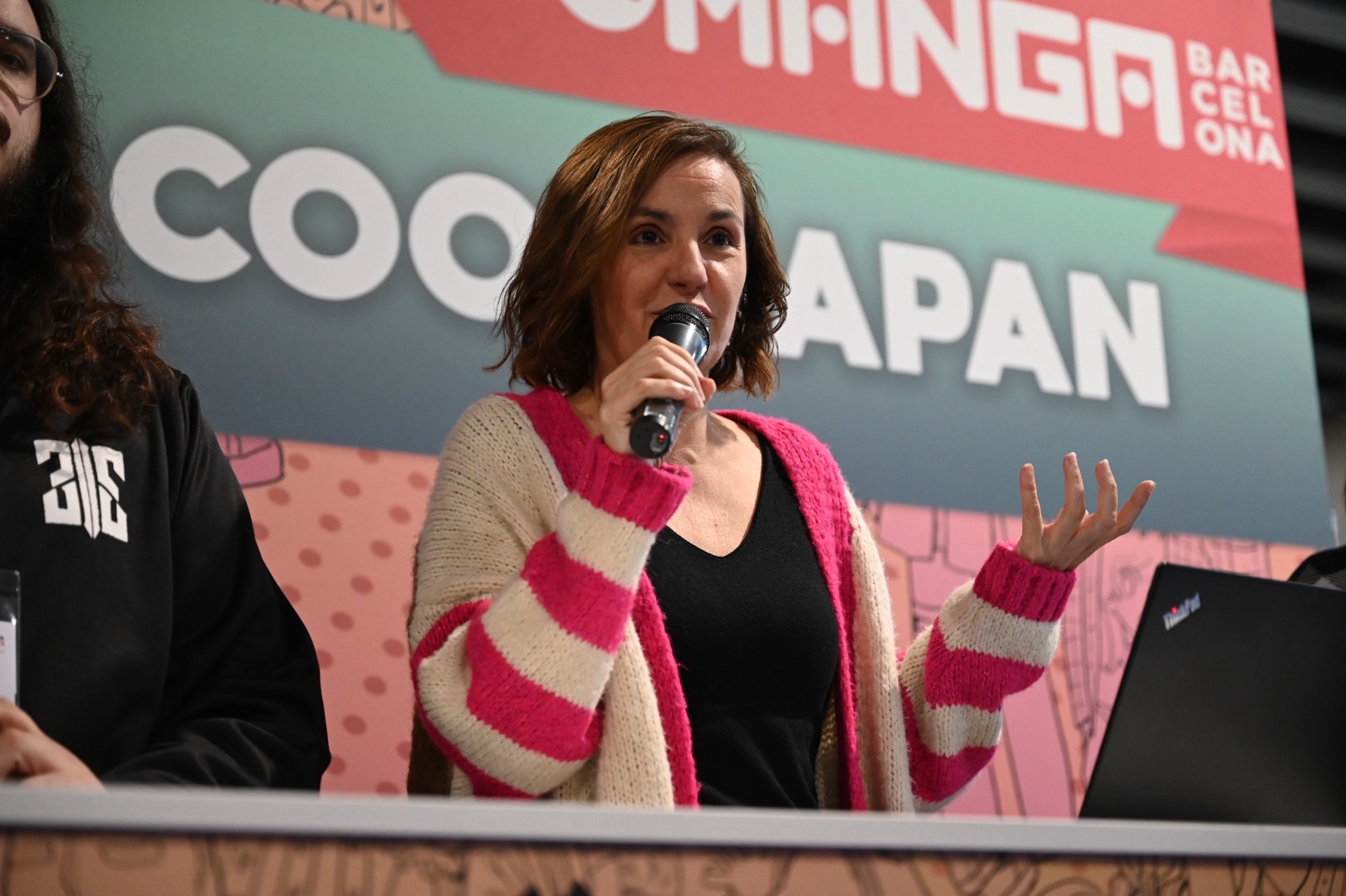 Anna Caula a la presentació del còmic 'No tinc nom', al Saló del Manga, a l'Hospitalet de Llobregat. Anna Caula a la presentació del còmic 'No tinc nom', al Saló del Manga, a l'Hospitalet de Llobregat.