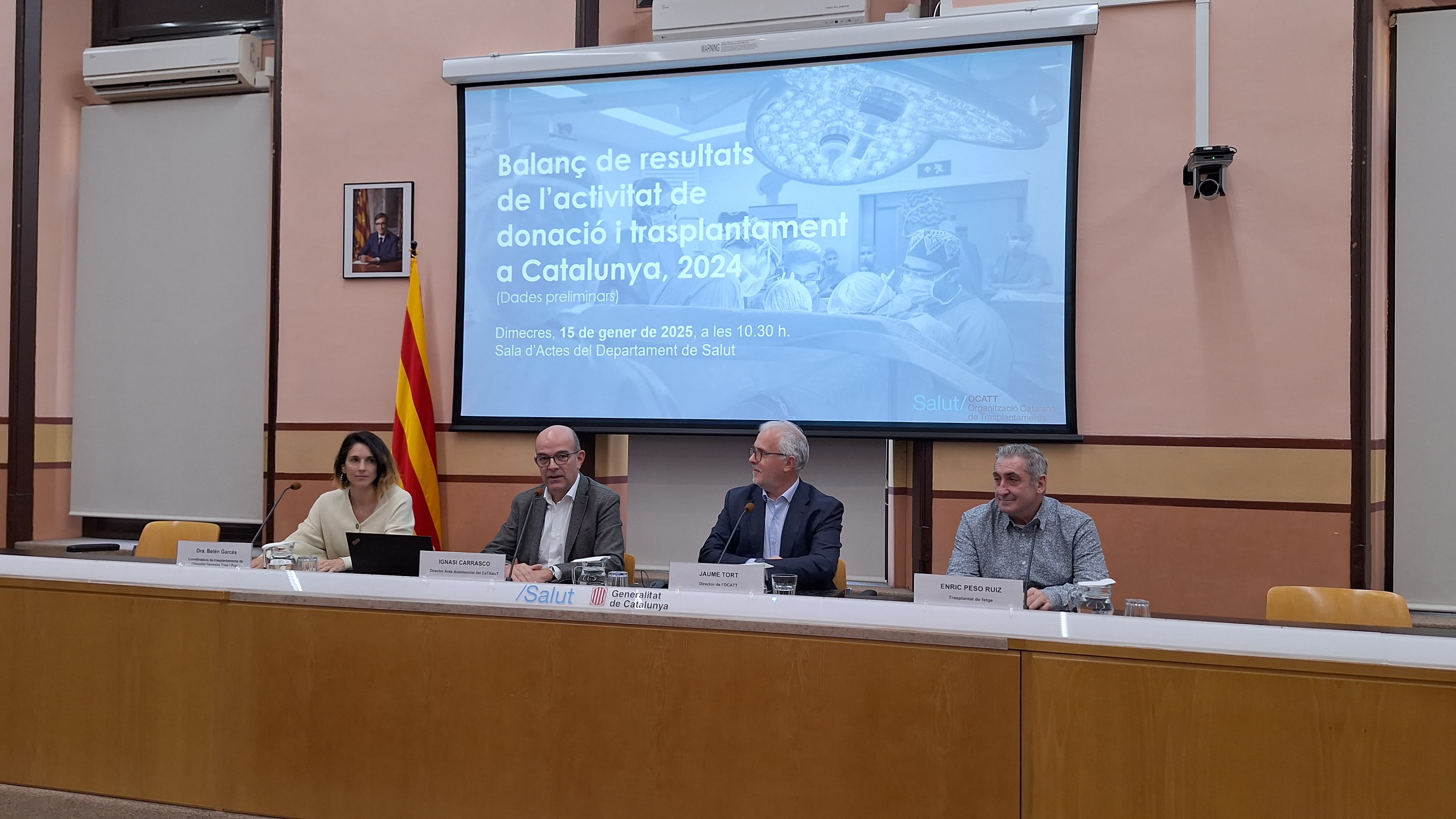 Imatge de la roda de premsa. D'esquerra a dreta: Dra. Belén Garcés, intensivista i coordinadora de trasplantaments de l'Hospital Germans Trias i Pujol; el director de l'Àrea Assistencial del Servei Català de la Salut (CatSalut), Ignasi Carrasco; el director de l'Organització Catalana de Trasplantaments (OCATT), Jaume Tort i Enric Peso Ruiz, trasplantat de fetge. Imatge de la roda de premsa. D'esquerra a dreta: Dra. Belén Garcés, intensivista i coordinadora de trasplantaments de l'Hospital Germans Trias i Pujol; el director de l'Àrea Assistencial del Servei Català de la Salut (CatSalut), Ignasi Carrasco; el director de l'Organització Catalana de Trasplantaments (OCATT), Jaume Tort i Enric Peso Ruiz, trasplantat de fetge.