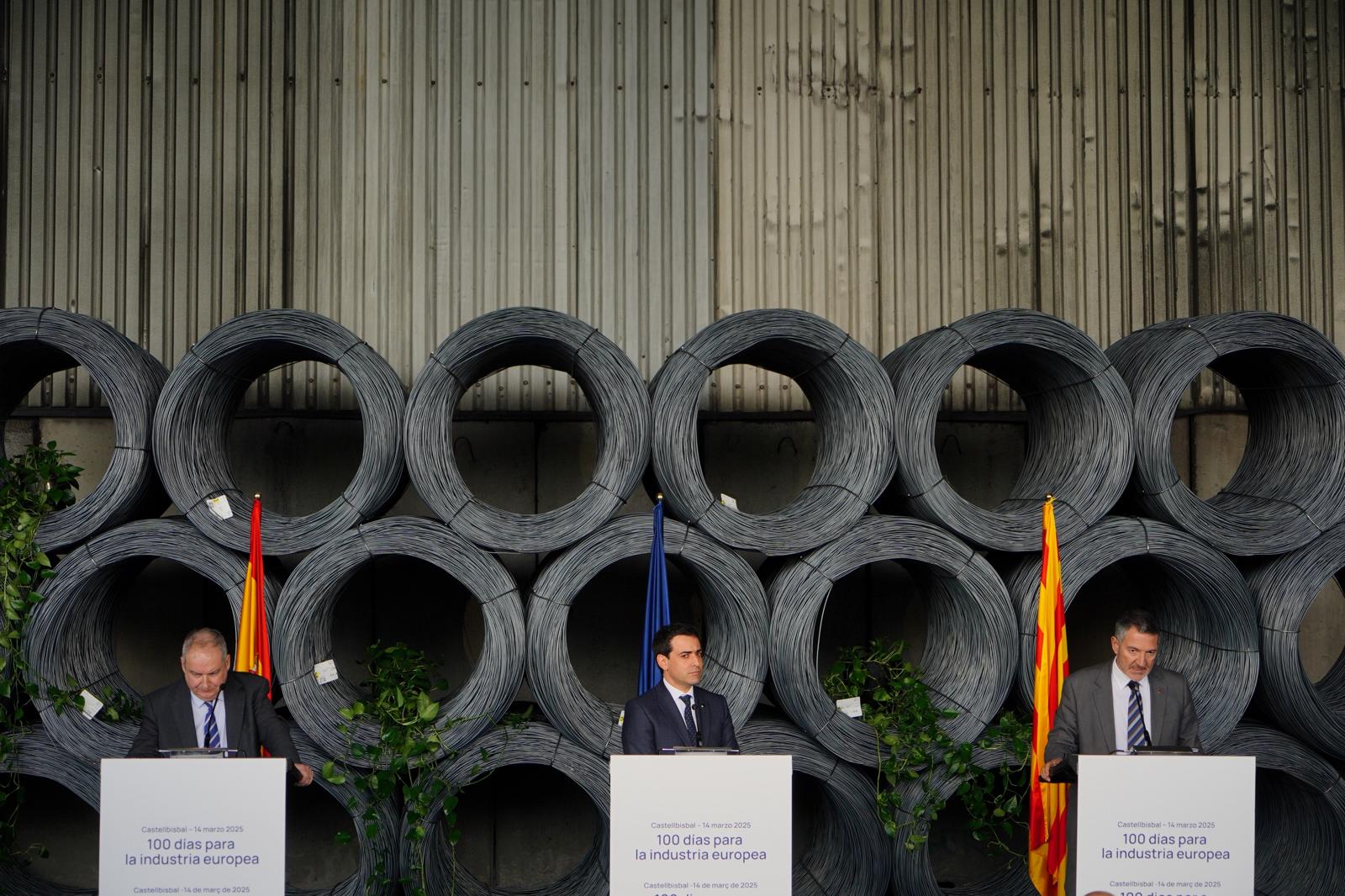 El vicepresident de la Comissió Europea per a Prosperitat i Estratègia Industrial, Stéphane Séjourné; el conseller d’Empresa i Treball, Miquel Sàmper; la consellera de Recerca i Universitats, Núria Montserrat, i el ministre d’Indústria i Comerç, Jordi Hereu. El vicepresident de la Comissió Europea per a Prosperitat i Estratègia Industrial, Stéphane Séjourné; el conseller d’Empresa i Treball, Miquel Sàmper; la consellera de Recerca i Universitats, Núria Montserrat, i el ministre d’Indústria i Comerç, Jordi Hereu.