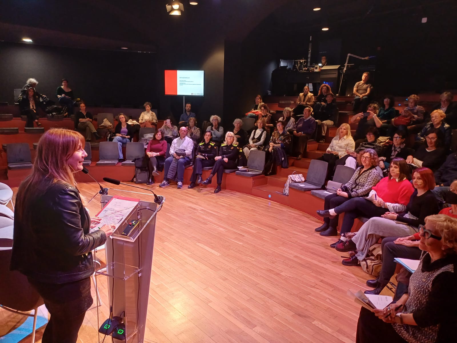 la taula rodona 'Recerca, dades i gènere: reptes i oportunitats' la taula rodona 'Recerca, dades i gènere: reptes i oportunitats'