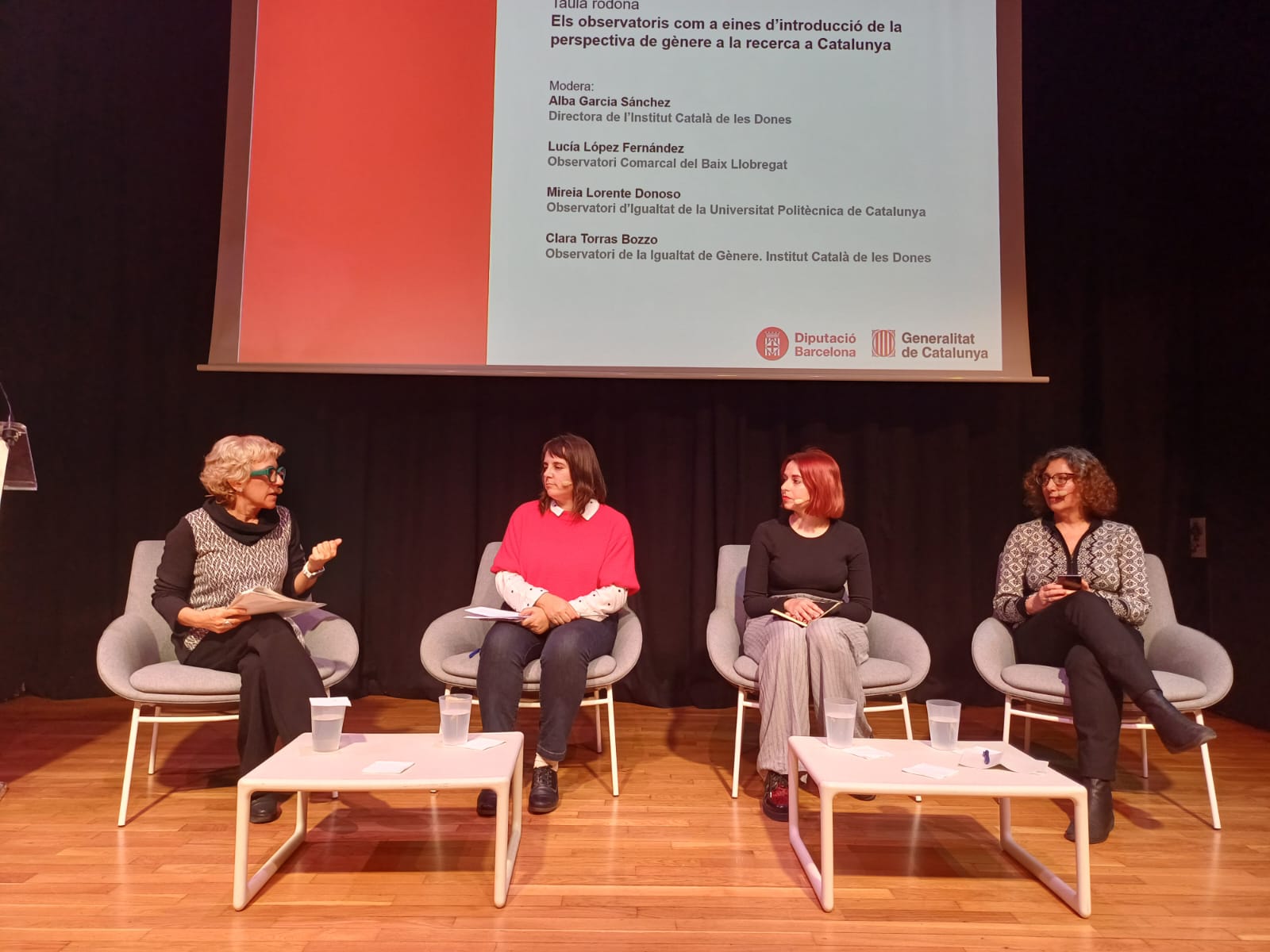 la taula rodona 'Recerca, dades i gènere: reptes i oportunitats' la taula rodona 'Recerca, dades i gènere: reptes i oportunitats'