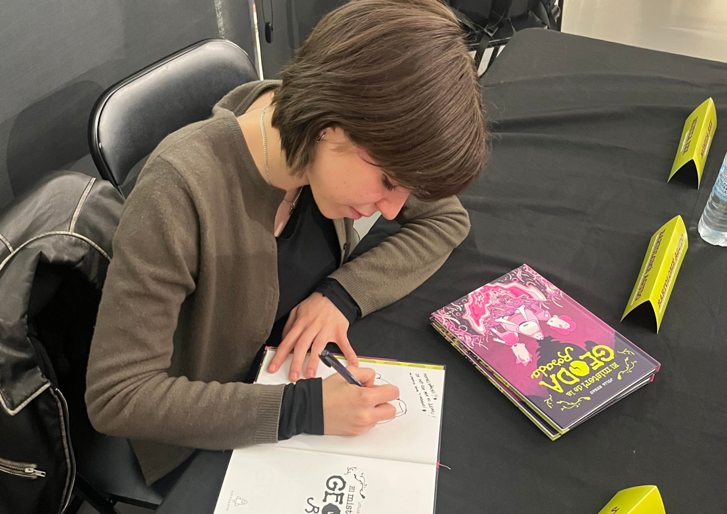 La jove autora Júlia Rubau, 1r Premi Carnet Jove de Còmic. La jove autora Júlia Rubau, 1r Premi Carnet Jove de Còmic.