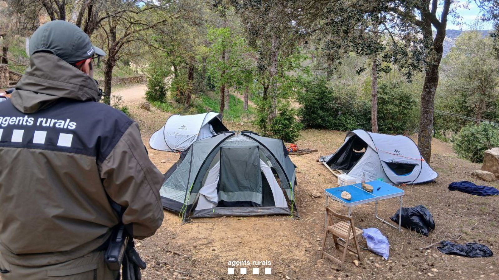 Imatge d'Agents Rurals fent vigilància. Imatge d'Agents Rurals fent vigilància.