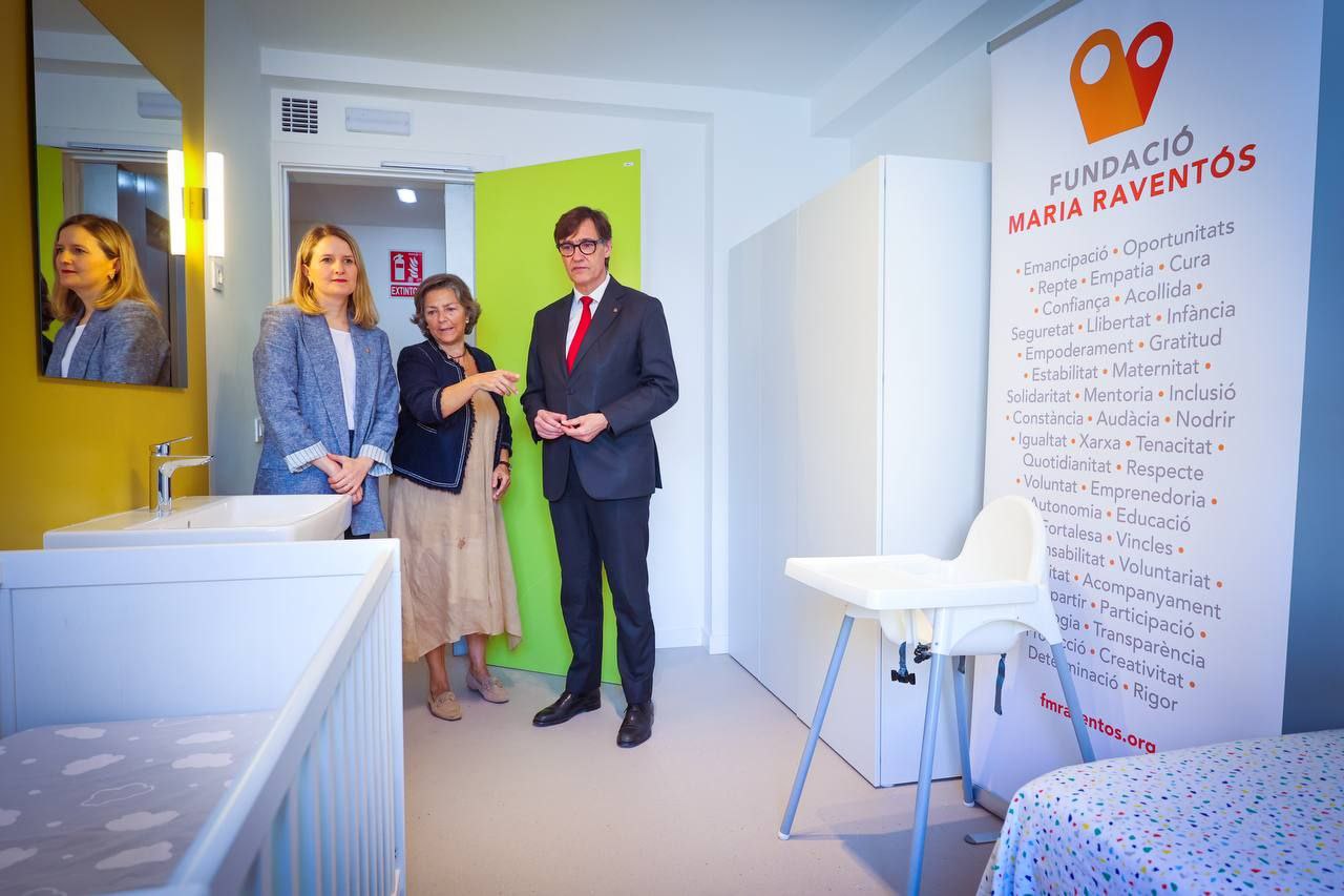 El president de la Generalitat, Salvador Illa, i la consellera de Drets Socials i Inclusió, Mònica Martínez Bravo, han presentat l'Estratègia de lluita contra pobresa infantil a Catalunya 2025-2030. El president de la Generalitat, Salvador Illa, i la consellera de Drets Socials i Inclusió, Mònica Martínez Bravo, han presentat l'Estratègia de lluita contra pobresa infantil a Catalunya 2025-2030.