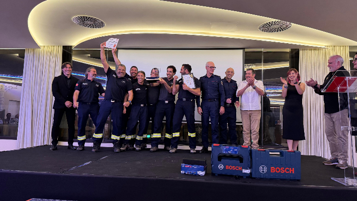 L’equip del GRAT dels Bombers de la Generalitat, recollint el premi com a quip millor classificat de la general L’equip del GRAT dels Bombers de la Generalitat, recollint el premi com a quip millor classificat de la general
