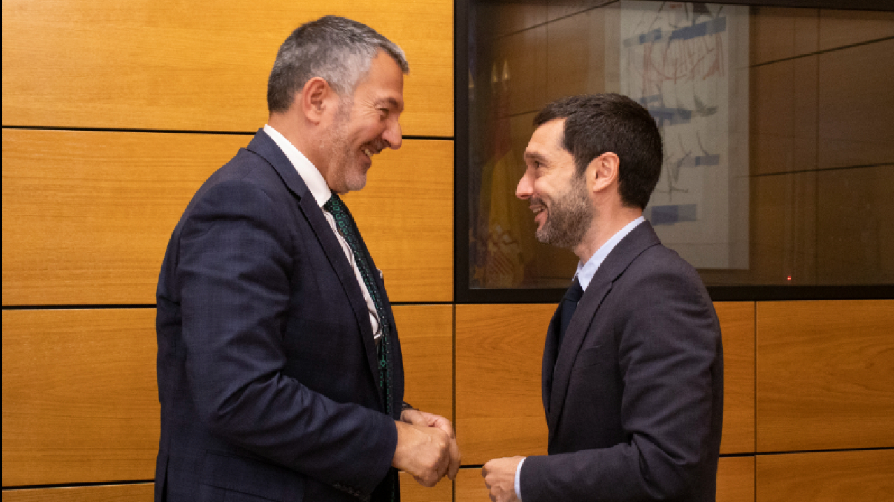 El conseller Miquel Sàmper ha traslladat avui al ministre Bustinduy un projecte de modificació de l’arbitratge de consum El conseller Miquel Sàmper ha traslladat avui al ministre Bustinduy un projecte de modificació de l’arbitratge de consum