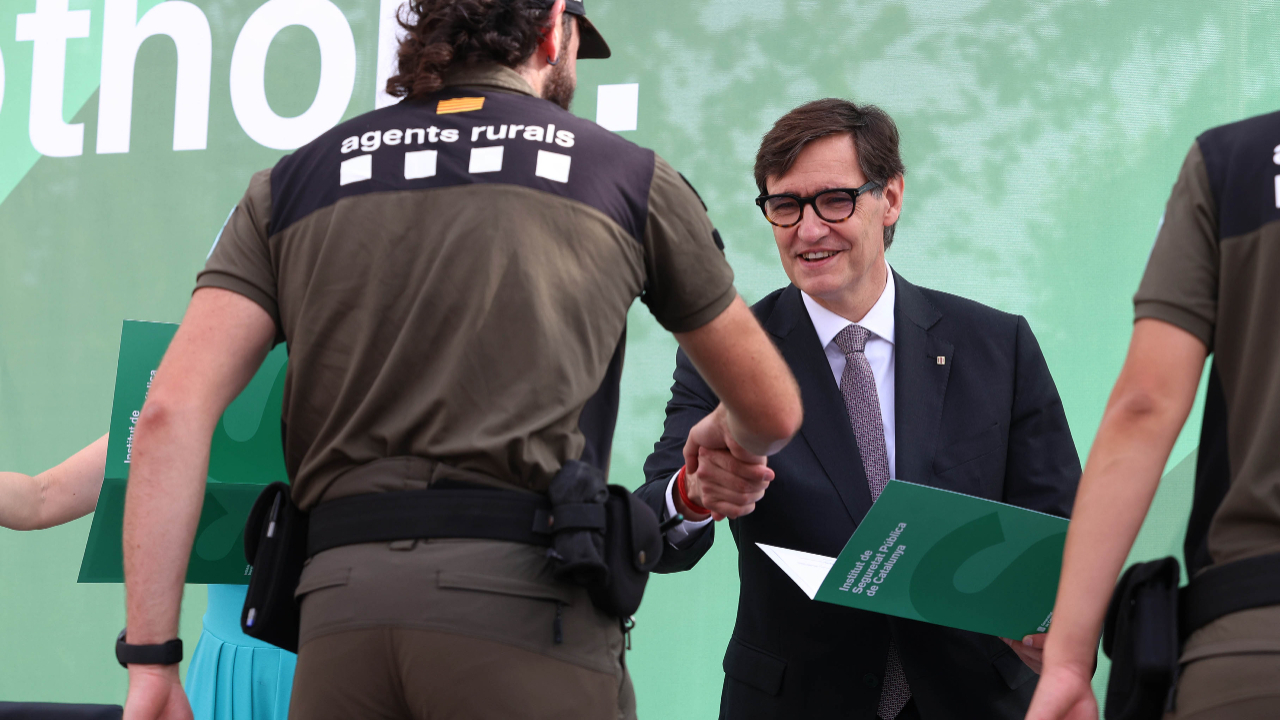 El president Illa a l'acte de lliurament dels diplomes als nous agents rurals El president Illa a l'acte de lliurament dels diplomes als nous agents rurals
