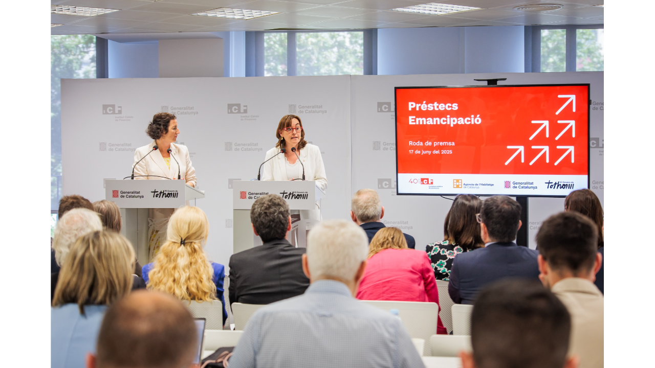 La consellera d'Economia i Finances, Alícia Romero, i la consellera de Territori, Habitatge i Transició Ecològica, Sílvia Paneque, durant la presentació de la línia Préstecs Emancipació La consellera d'Economia i Finances, Alícia Romero, i la consellera de Territori, Habitatge i Transició Ecològica, Sílvia Paneque, durant la presentació de la línia Préstecs Emancipació