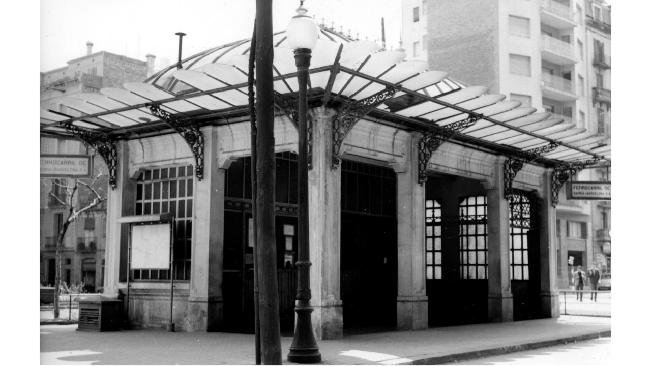 Una fotografia de l'edicle de l'estació d'FGC de Sant Gervasi. Una fotografia de l'edicle de l'estació d'FGC de Sant Gervasi.
