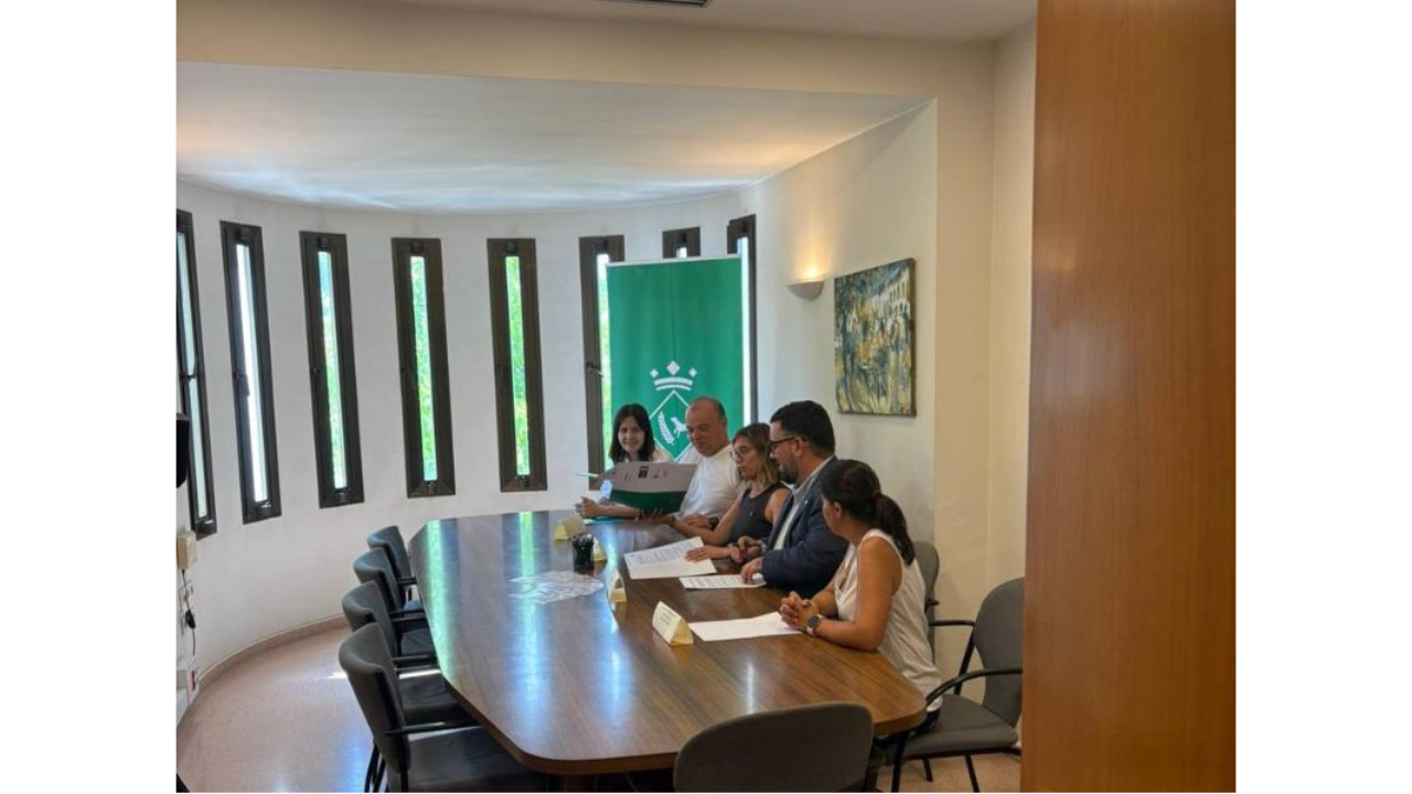 Acte de signatura del conveni amb el Departament, l'Ajuntament i el Consell Comarcal. Acte de signatura del conveni amb el Departament, l'Ajuntament i el Consell Comarcal.