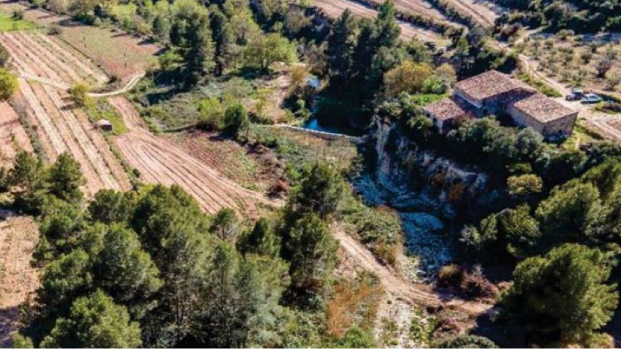 Vista aèria de les terrasses fluvials del riu Gaià, dins del terme municipal de Querol. Vista aèria de les terrasses fluvials del riu Gaià, dins del terme municipal de Querol.