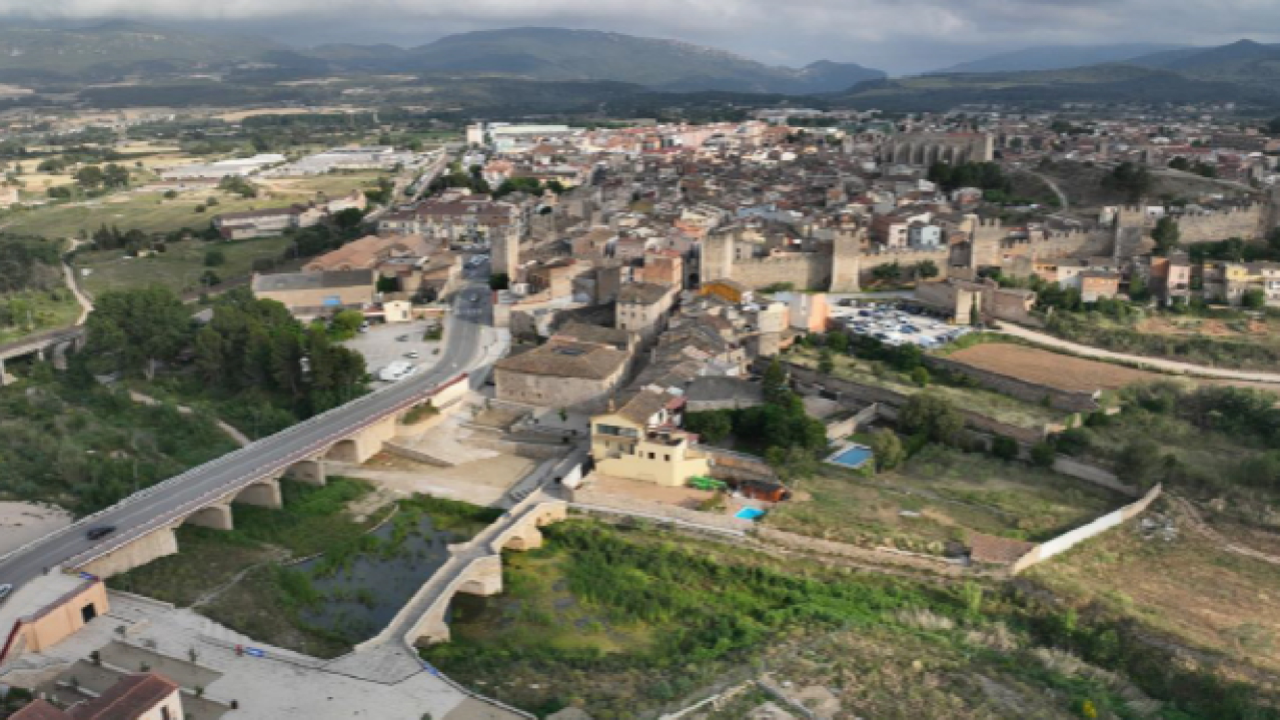 Vista aèria del riu Francolí al seu pas per Montblanc. Vista aèria del riu Francolí al seu pas per Montblanc.