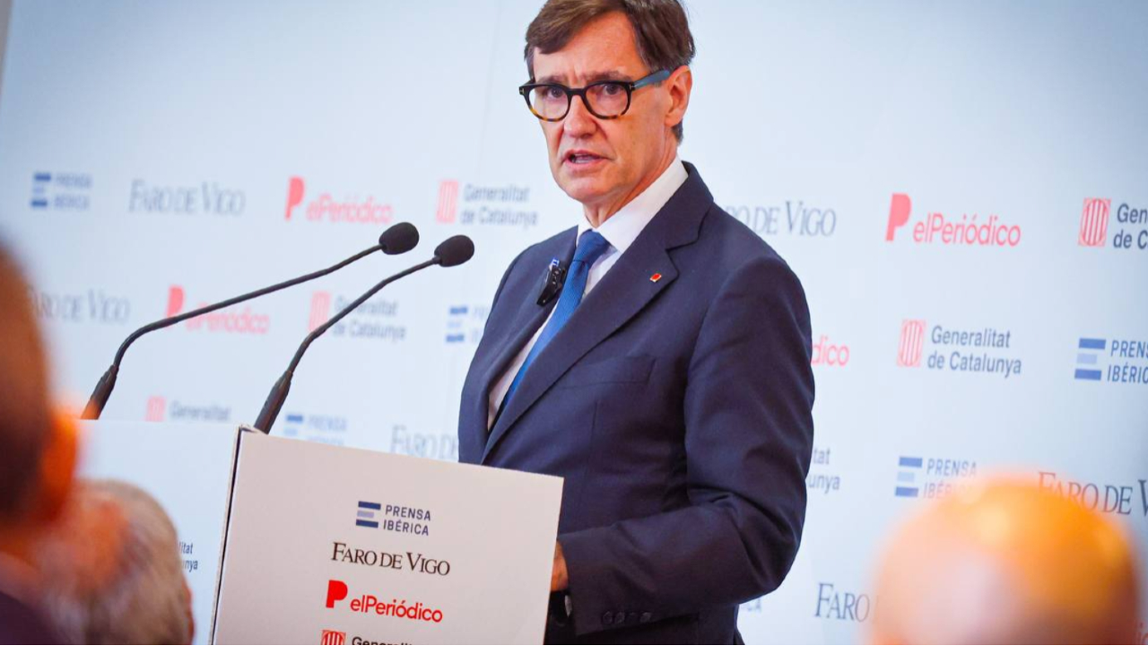 El president Illa durant l'esmorzar informatiu organitzar pel diari Faro de Vigo (foto: Jordi Bedmar) El president Illa durant l'esmorzar informatiu organitzar pel diari Faro de Vigo (foto: Jordi Bedmar)